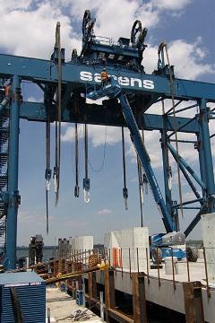 Montreal’s Massive New Champlain Bridge Project Calls on 18 Genie® Boom Lifts 